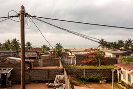 Africa;-Atlantic-Ocean;-Benin;-Clouds;-Corrugated-roof;-Cotonou;-Elevated-view;-Fidjrossé;-Housing;-Kaleidos;-Kaleidos-images;-La-parole-à-limage;-Palm-tree;-Residential-neighbourhood;-Stories-Pictures;-Tarek-Charara;-Utility-pole;-West-Africa